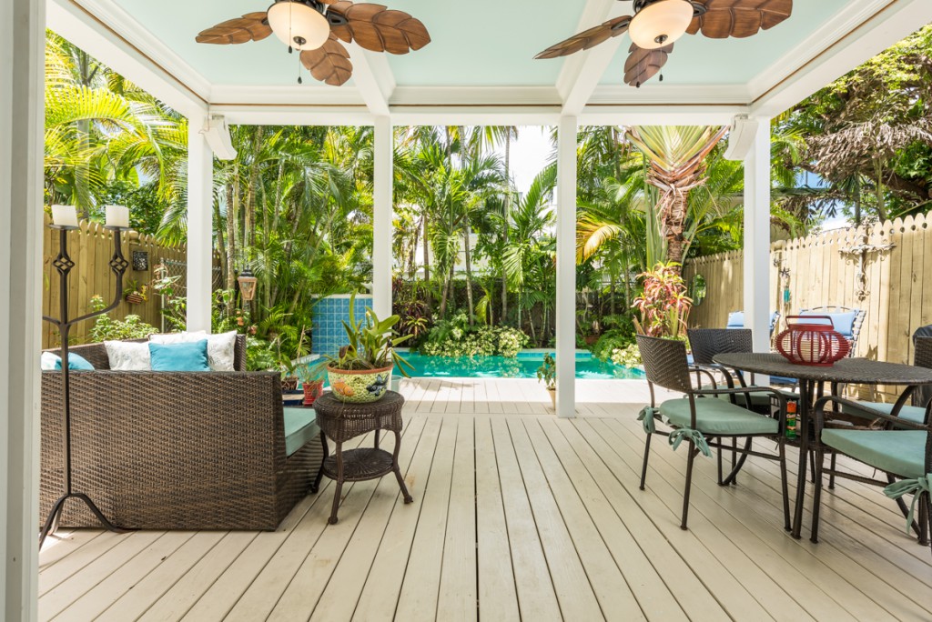 Tropical indoor/outdoor living at its best.